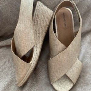 Briar Slings- Gold 10.5 Wide Width